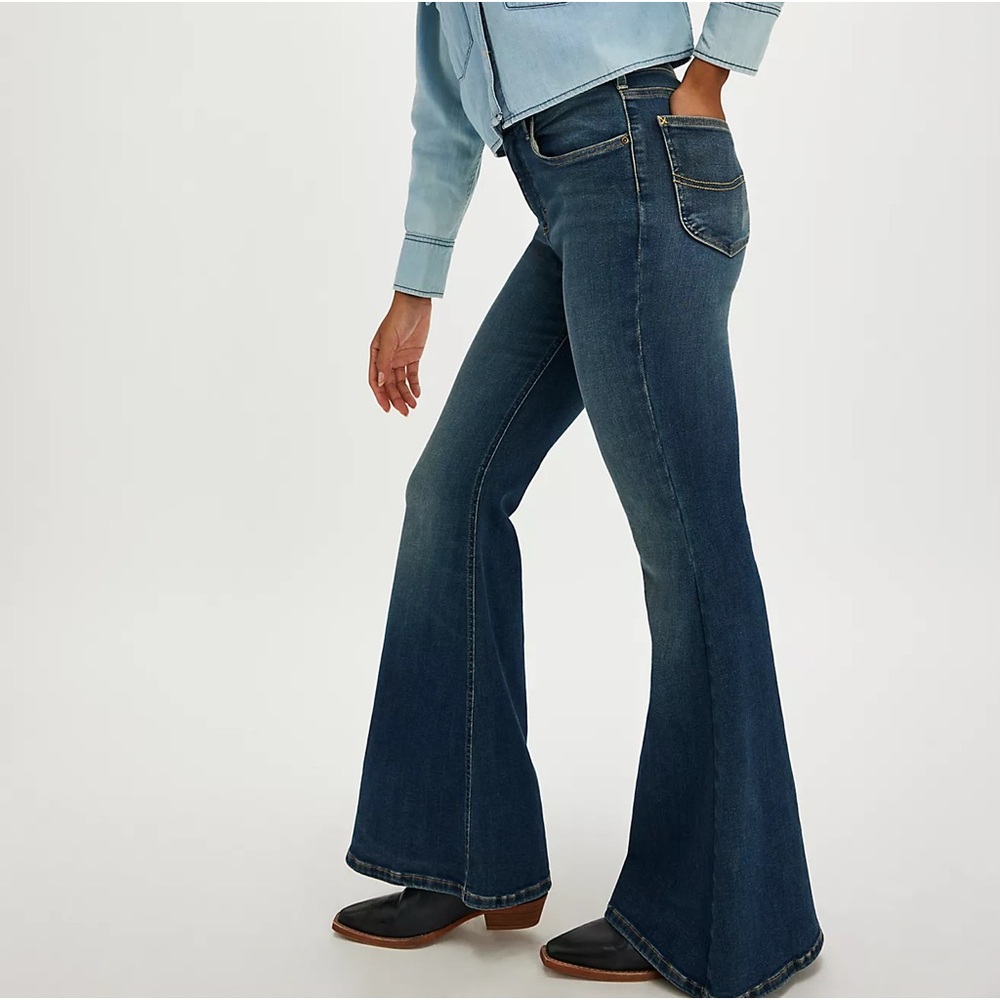 NWTS LEE HIGH-RISE EVER FIT FLARE JEANS (M) - Picture 4 of 14